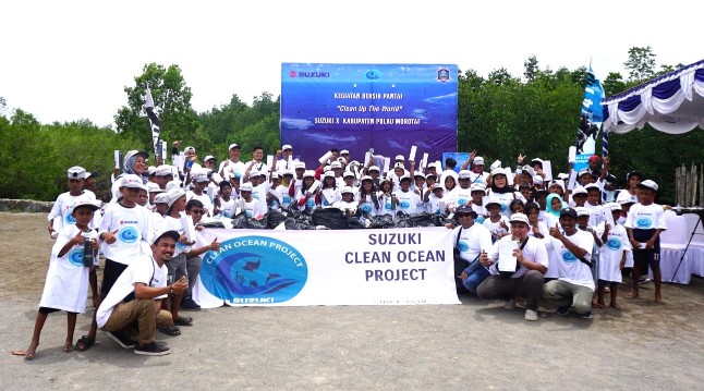 Suzuki Indonesia menggelar program Clean Up the World bersama Pemkab Pulau Morotai di area konservasi mangrove (foto/ist)